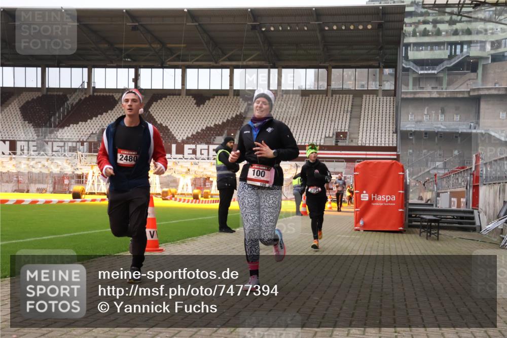 08.12.2024 - St. Pauli X-Mass-Run No. 14 Yannick Fuchs http://msf.ph/oto/7477394 08.12.2024 09:59:50 Ziel 100, 123, 190, 2478, 2480, 2739, 2932, 2958, 3294 meine-sportfotos.de