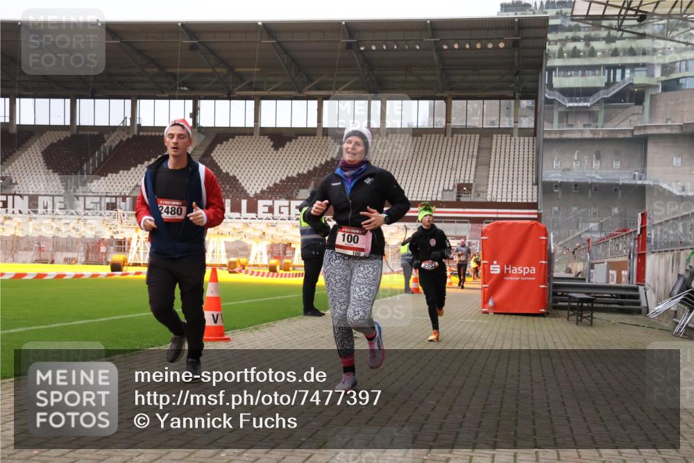 08.12.2024 - St. Pauli X-Mass-Run No. 14 Yannick Fuchs http://msf.ph/oto/7477397 08.12.2024 09:59:50 Ziel 100, 123, 190, 2478, 2480, 2739, 2932, 2958, 3294 meine-sportfotos.de