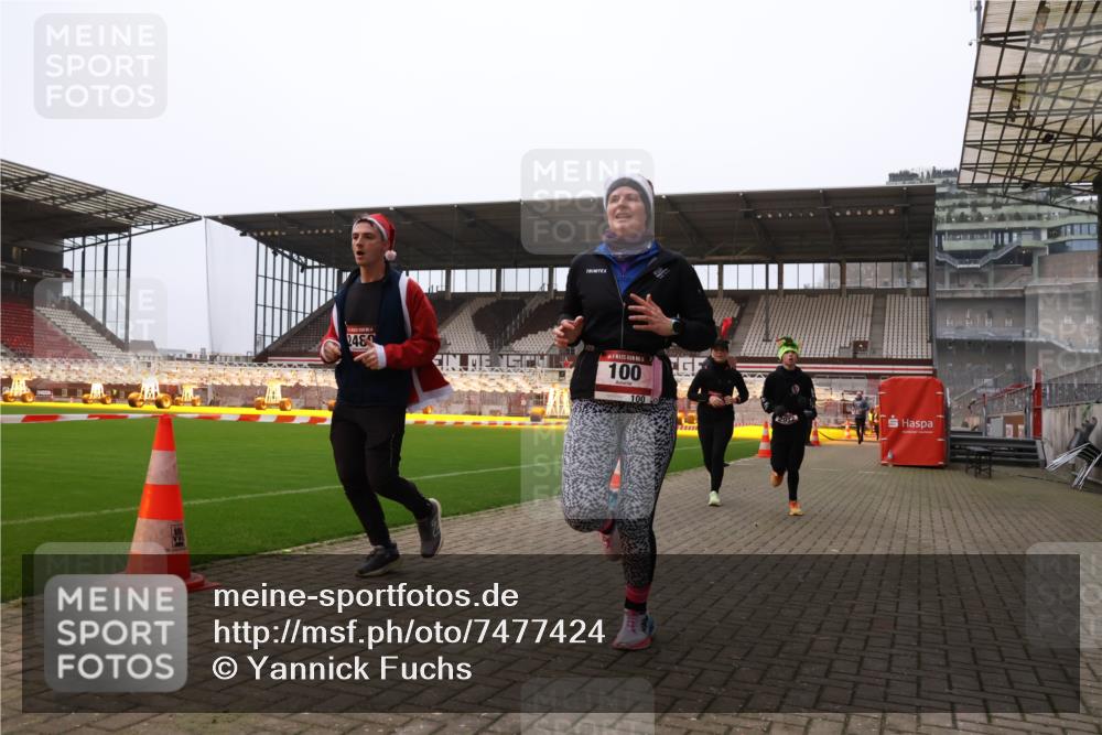 08.12.2024 - St. Pauli X-Mass-Run No. 14 Yannick Fuchs http://msf.ph/oto/7477424 08.12.2024 09:59:51 Ziel 100, 123, 190, 2478, 2480, 2739, 2932, 2958, 3294 meine-sportfotos.de