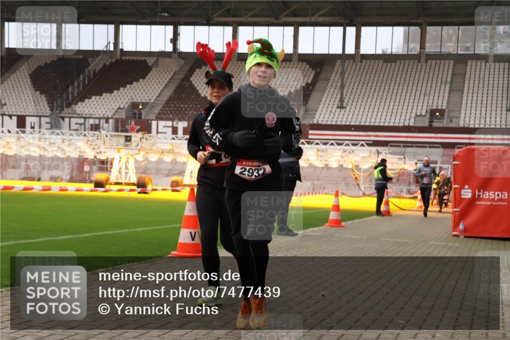 08.12.2024 - St. Pauli X-Mass-Run No. 14 Yannick Fuchs http://msf.ph/oto/7477439 08.12.2024 09:59:52 Ziel 100, 123, 2478, 2480, 2739, 2932, 2958, 3294 meine-sportfotos.de
