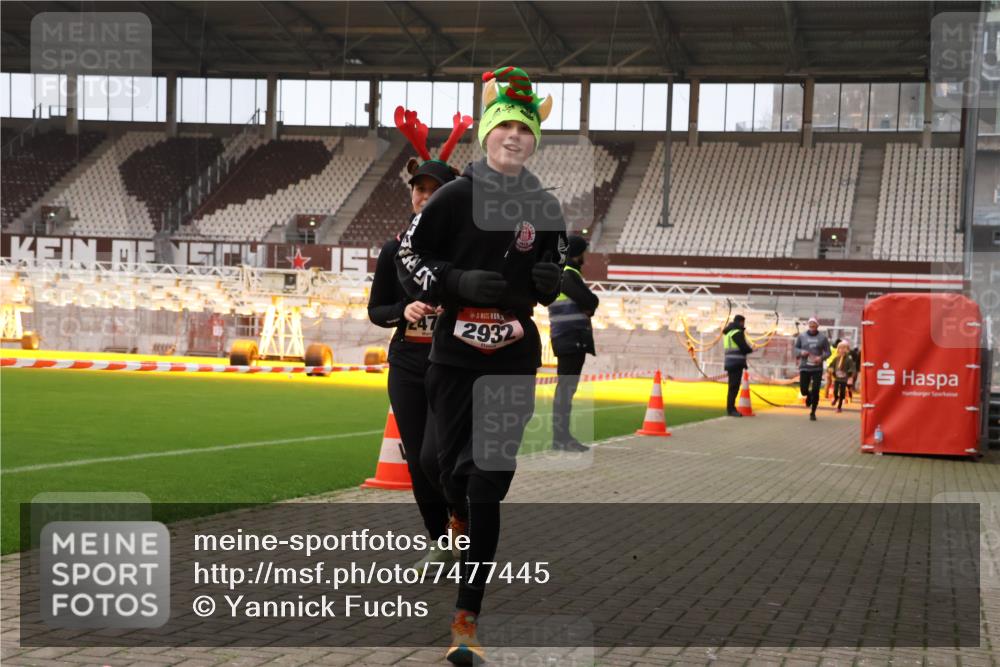 08.12.2024 - St. Pauli X-Mass-Run No. 14 Yannick Fuchs http://msf.ph/oto/7477445 08.12.2024 09:59:53 Ziel 100, 123, 2478, 2480, 2739, 2932, 2958, 3294 meine-sportfotos.de