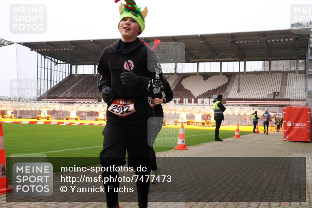 08.12.2024 - St. Pauli X-Mass-Run No. 14 Yannick Fuchs http://msf.ph/oto/7477473 08.12.2024 09:59:54 Ziel 100, 123, 2478, 2480, 2739, 2932, 2958, 3294 meine-sportfotos.de