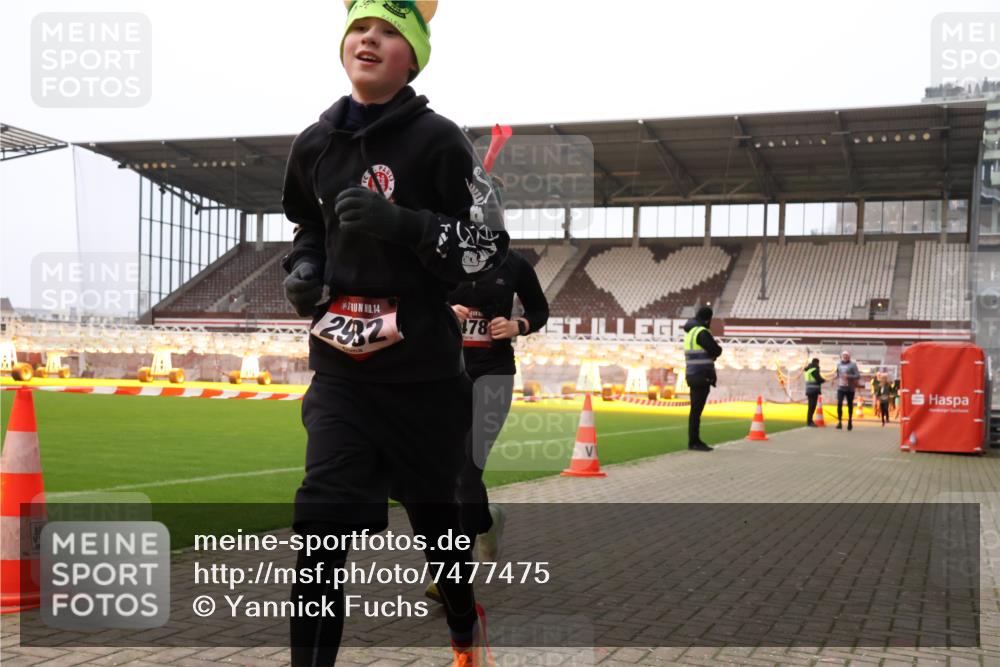 08.12.2024 - St. Pauli X-Mass-Run No. 14 Yannick Fuchs http://msf.ph/oto/7477475 08.12.2024 09:59:54 Ziel 100, 123, 2478, 2480, 2739, 2932, 2958, 3294 meine-sportfotos.de