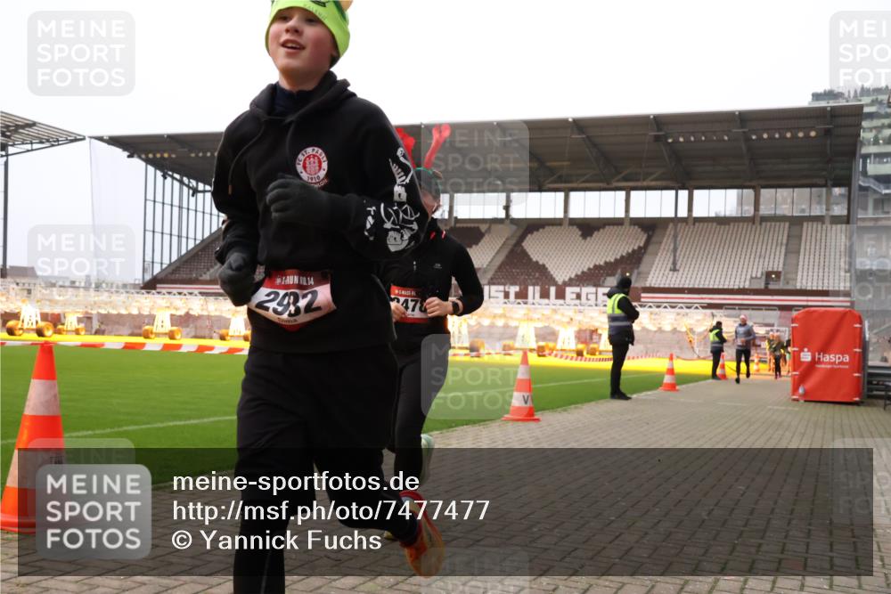 08.12.2024 - St. Pauli X-Mass-Run No. 14 Yannick Fuchs http://msf.ph/oto/7477477 08.12.2024 09:59:54 Ziel 100, 123, 2478, 2480, 2739, 2932, 2958, 3294 meine-sportfotos.de