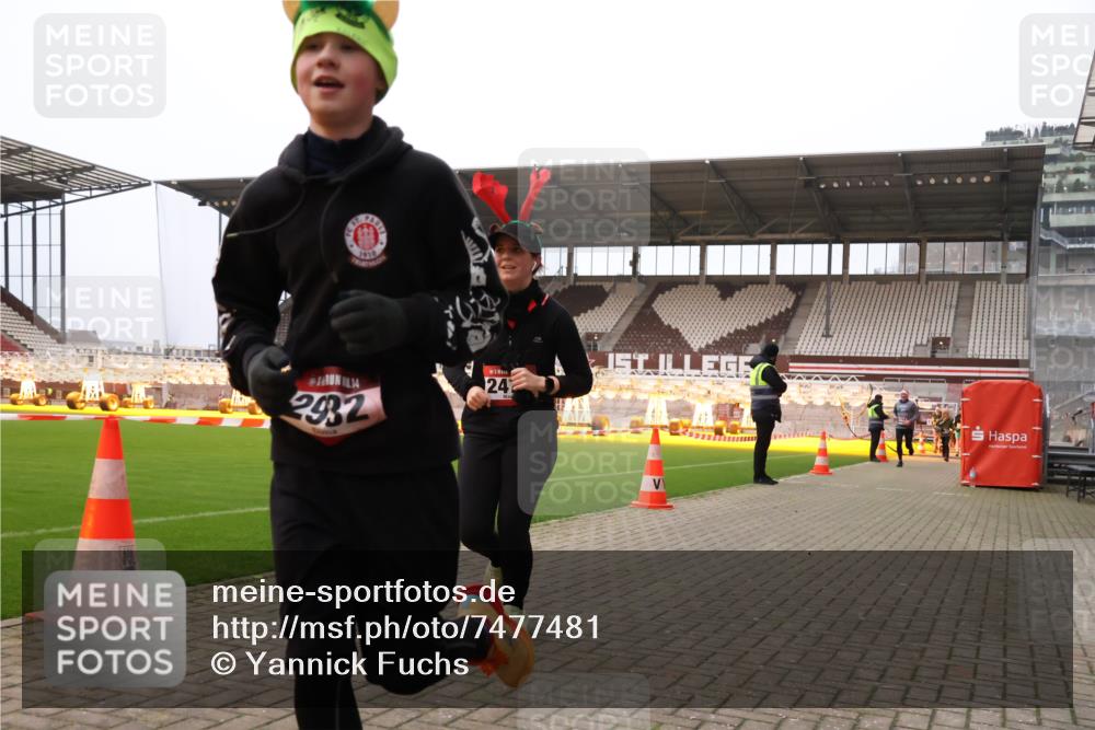 08.12.2024 - St. Pauli X-Mass-Run No. 14 Yannick Fuchs http://msf.ph/oto/7477481 08.12.2024 09:59:54 Ziel 100, 123, 2478, 2480, 2739, 2932, 2958, 3294 meine-sportfotos.de