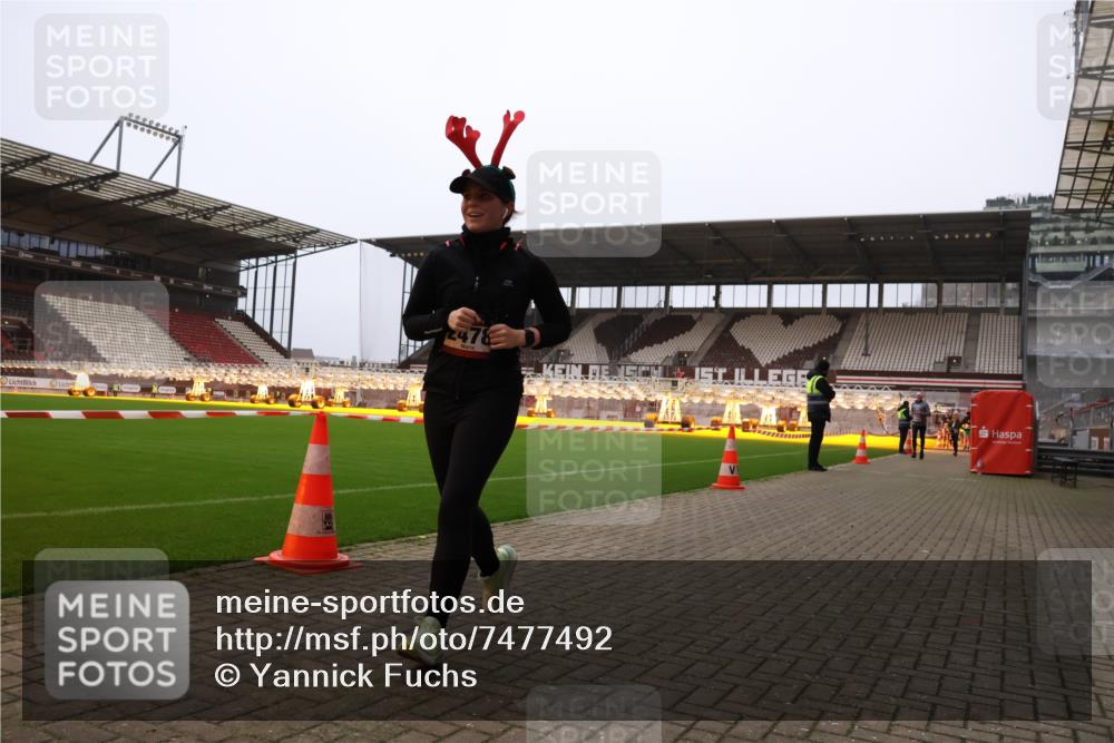 08.12.2024 - St. Pauli X-Mass-Run No. 14 Yannick Fuchs http://msf.ph/oto/7477492 08.12.2024 09:59:54 Ziel 100, 123, 2478, 2480, 2739, 2932, 2958, 3294 meine-sportfotos.de