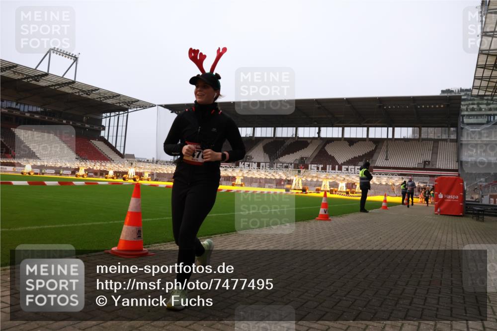 08.12.2024 - St. Pauli X-Mass-Run No. 14 Yannick Fuchs http://msf.ph/oto/7477495 08.12.2024 09:59:54 Ziel 100, 123, 2478, 2480, 2739, 2932, 2958, 3294 meine-sportfotos.de