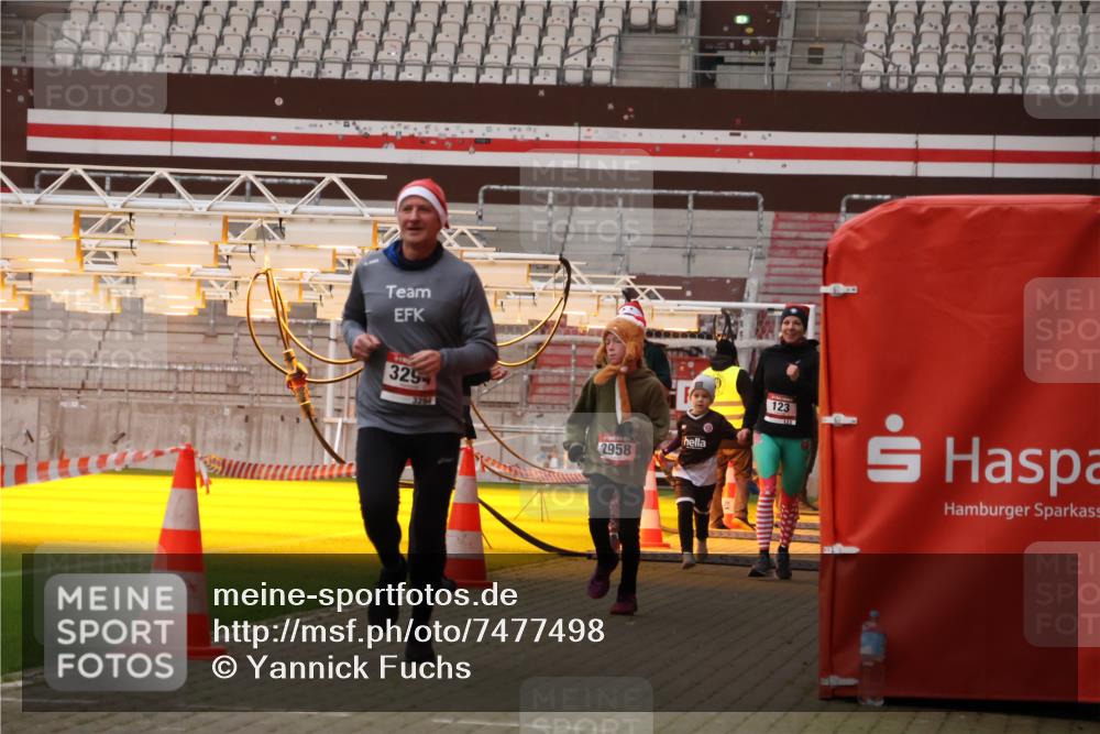 08.12.2024 - St. Pauli X-Mass-Run No. 14 Yannick Fuchs http://msf.ph/oto/7477498 08.12.2024 09:59:56 Ziel 100, 123, 2478, 2480, 2739, 2932, 2958, 3294 meine-sportfotos.de