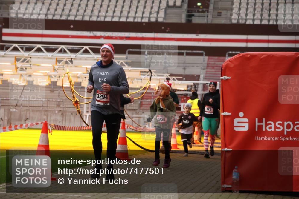 08.12.2024 - St. Pauli X-Mass-Run No. 14 Yannick Fuchs http://msf.ph/oto/7477501 08.12.2024 09:59:56 Ziel 100, 123, 2478, 2480, 2739, 2932, 2958, 3294 meine-sportfotos.de