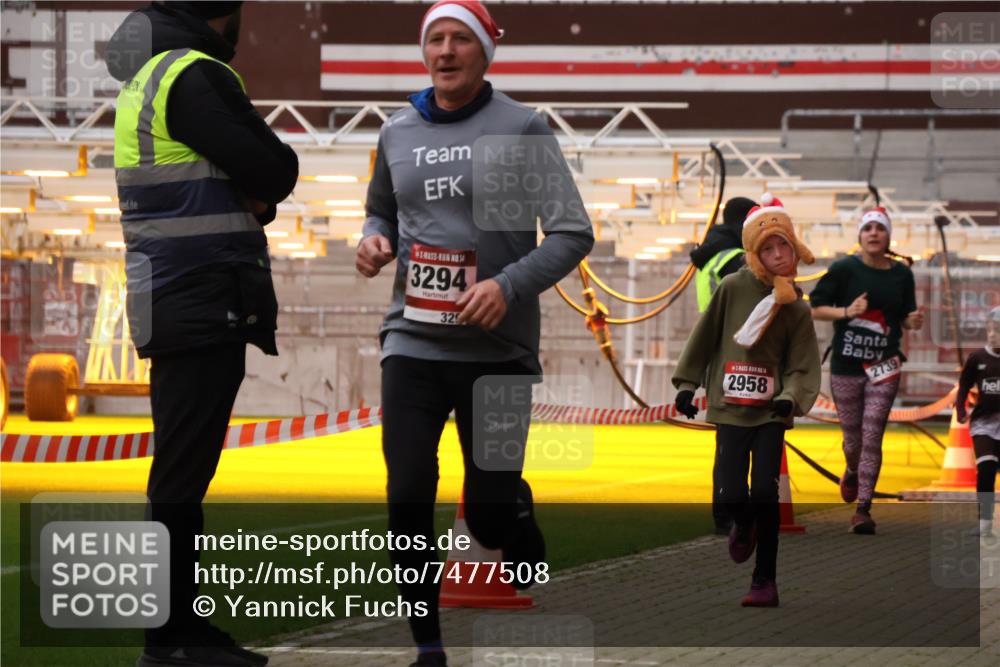 08.12.2024 - St. Pauli X-Mass-Run No. 14 Yannick Fuchs http://msf.ph/oto/7477508 08.12.2024 09:59:58 Ziel 100, 123, 2478, 2480, 2739, 2932, 2958, 3294 meine-sportfotos.de