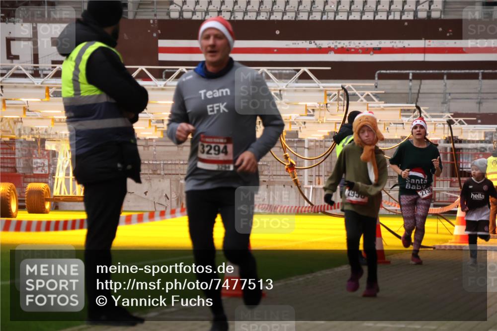 08.12.2024 - St. Pauli X-Mass-Run No. 14 Yannick Fuchs http://msf.ph/oto/7477513 08.12.2024 09:59:58 Ziel 100, 123, 2478, 2480, 2739, 2932, 2958, 3294 meine-sportfotos.de