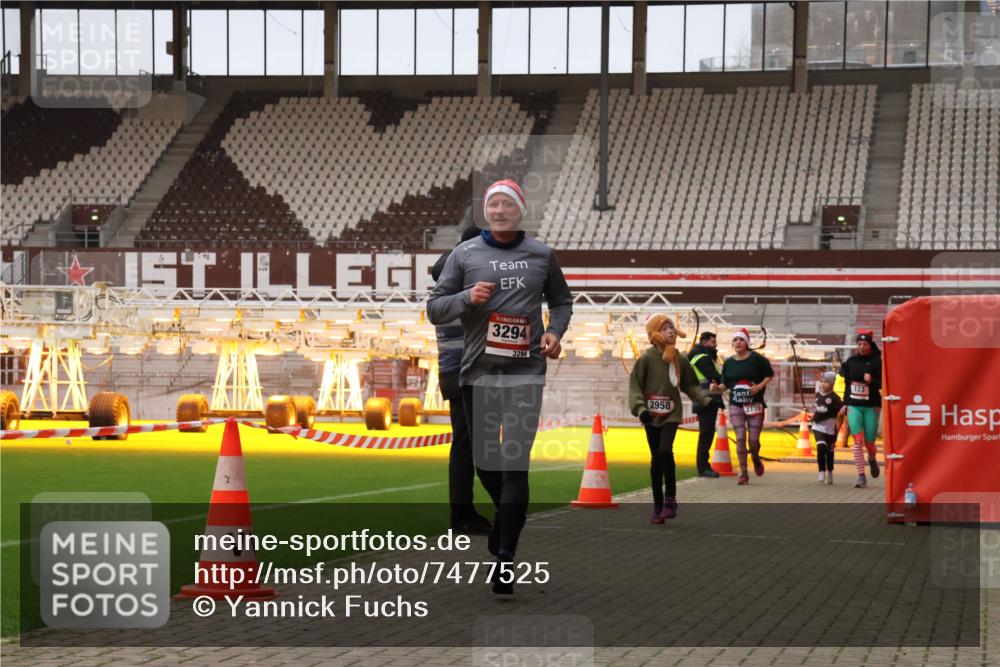 08.12.2024 - St. Pauli X-Mass-Run No. 14 Yannick Fuchs http://msf.ph/oto/7477525 08.12.2024 09:59:59 Ziel 100, 123, 2478, 2480, 2739, 2932, 2958, 3294 meine-sportfotos.de