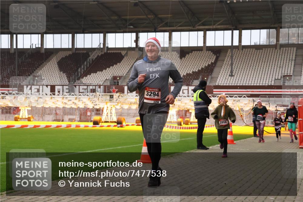 08.12.2024 - St. Pauli X-Mass-Run No. 14 Yannick Fuchs http://msf.ph/oto/7477538 08.12.2024 10:00:00 Ziel 123, 2478, 2480, 2739, 2932, 2958, 3294 meine-sportfotos.de