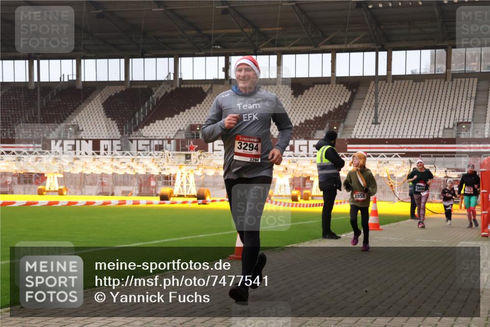 08.12.2024 - St. Pauli X-Mass-Run No. 14 Yannick Fuchs http://msf.ph/oto/7477541 08.12.2024 10:00:00 Ziel 123, 2478, 2480, 2739, 2932, 2958, 3294 meine-sportfotos.de