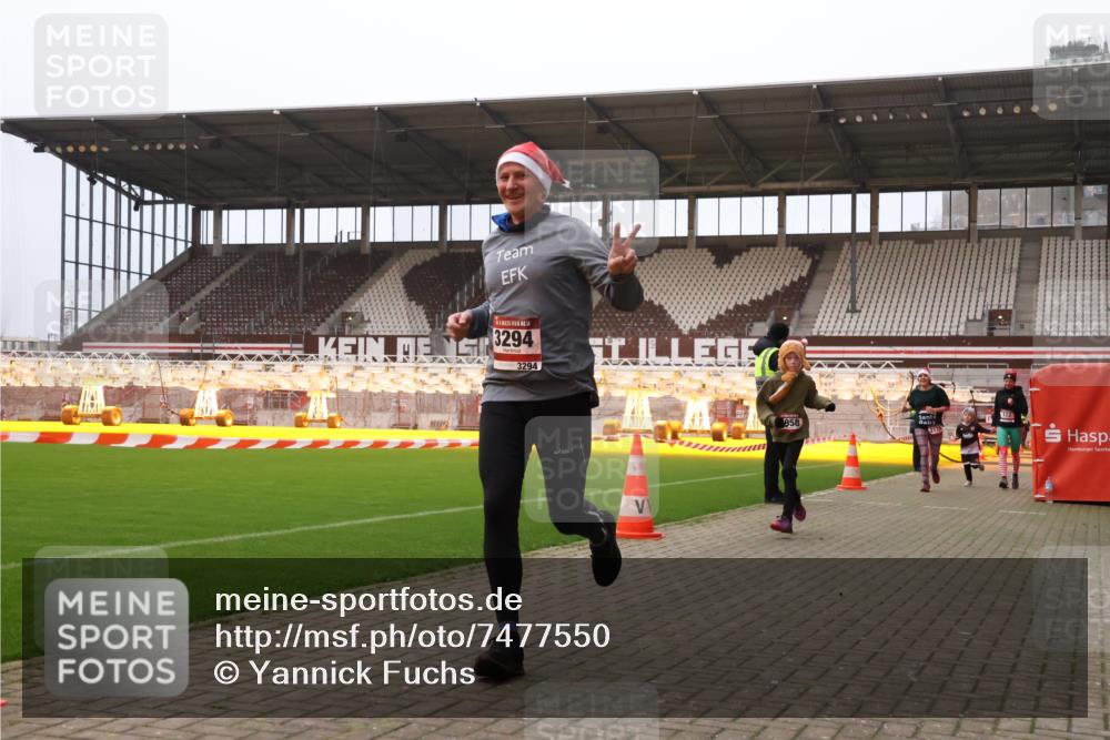 08.12.2024 - St. Pauli X-Mass-Run No. 14 Yannick Fuchs http://msf.ph/oto/7477550 08.12.2024 10:00:01 Ziel 123, 2478, 2480, 2739, 2932, 2958, 3294 meine-sportfotos.de