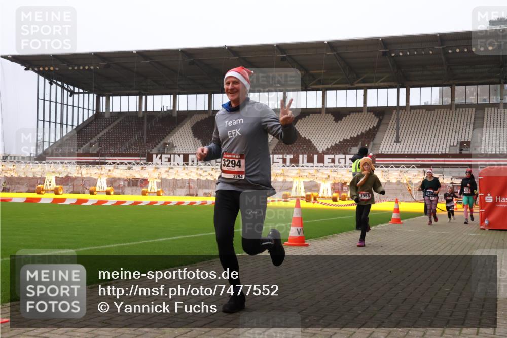 08.12.2024 - St. Pauli X-Mass-Run No. 14 Yannick Fuchs http://msf.ph/oto/7477552 08.12.2024 10:00:01 Ziel 123, 2478, 2480, 2739, 2932, 2958, 3294 meine-sportfotos.de
