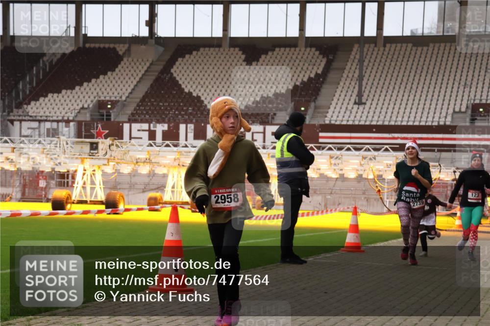 08.12.2024 - St. Pauli X-Mass-Run No. 14 Yannick Fuchs http://msf.ph/oto/7477564 08.12.2024 10:00:02 Ziel 123, 2478, 2480, 2739, 2958, 3294 meine-sportfotos.de