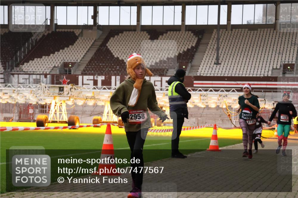08.12.2024 - St. Pauli X-Mass-Run No. 14 Yannick Fuchs http://msf.ph/oto/7477567 08.12.2024 10:00:02 Ziel 123, 2478, 2480, 2739, 2958, 3294 meine-sportfotos.de
