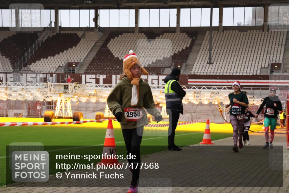 08.12.2024 - St. Pauli X-Mass-Run No. 14 Yannick Fuchs http://msf.ph/oto/7477568 08.12.2024 10:00:02 Ziel 123, 2478, 2480, 2739, 2958, 3294 meine-sportfotos.de