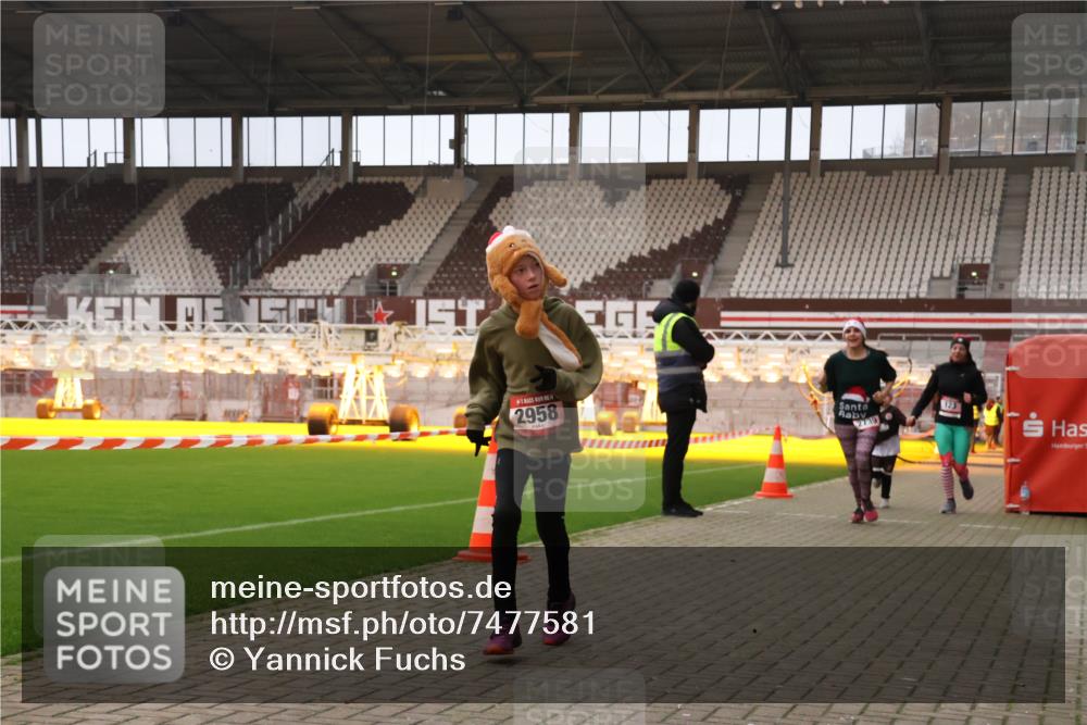 08.12.2024 - St. Pauli X-Mass-Run No. 14 Yannick Fuchs http://msf.ph/oto/7477581 08.12.2024 10:00:02 Ziel 123, 2478, 2480, 2739, 2958, 3294 meine-sportfotos.de