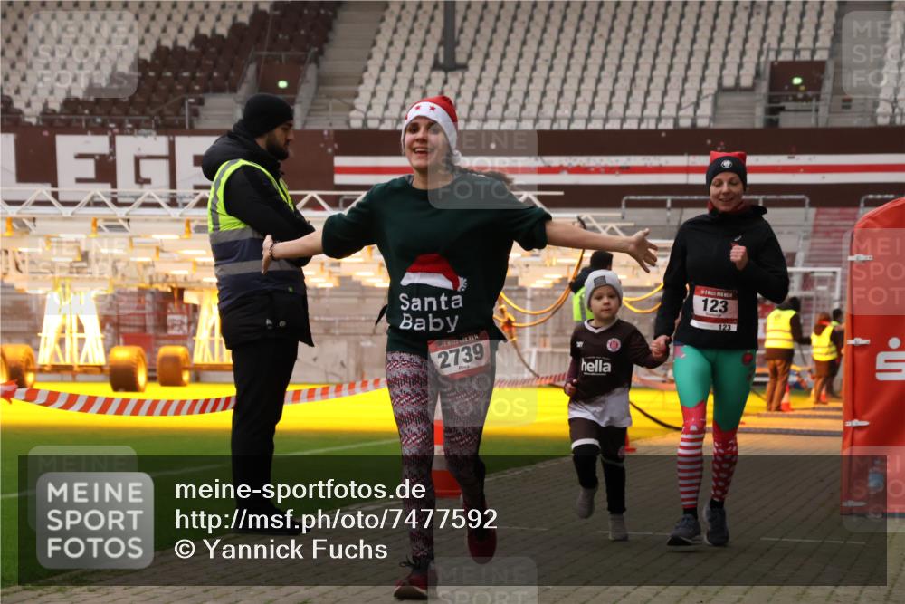 08.12.2024 - St. Pauli X-Mass-Run No. 14 Yannick Fuchs http://msf.ph/oto/7477592 08.12.2024 10:00:03 Ziel 123, 2478, 2480, 2739, 2958, 3294 meine-sportfotos.de