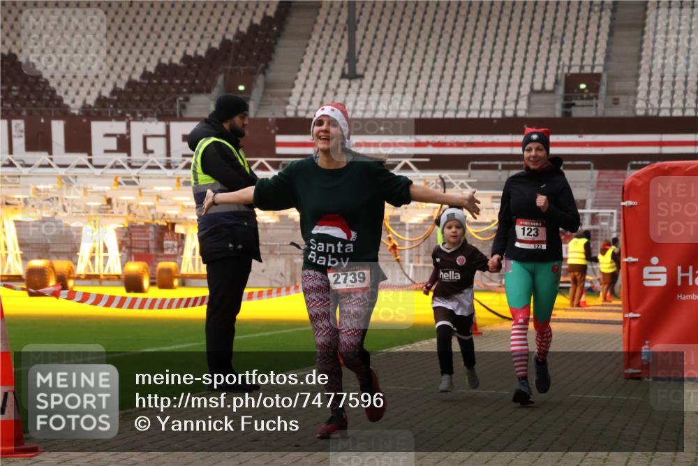 08.12.2024 - St. Pauli X-Mass-Run No. 14 Yannick Fuchs http://msf.ph/oto/7477596 08.12.2024 10:00:03 Ziel 123, 2478, 2480, 2739, 2958, 3294 meine-sportfotos.de