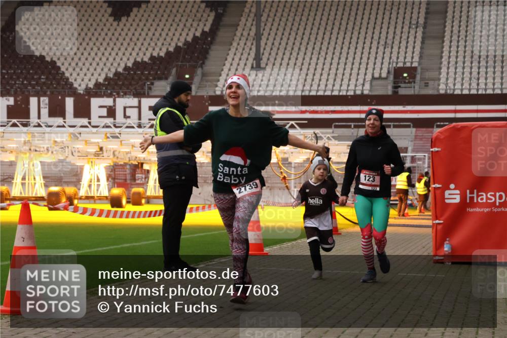 08.12.2024 - St. Pauli X-Mass-Run No. 14 Yannick Fuchs http://msf.ph/oto/7477603 08.12.2024 10:00:03 Ziel 123, 2478, 2480, 2739, 2958, 3294 meine-sportfotos.de