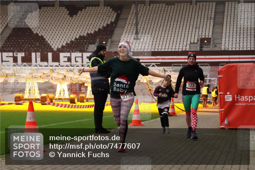 08.12.2024 - St. Pauli X-Mass-Run No. 14 Yannick Fuchs http://msf.ph/oto/7477607 08.12.2024 10:00:04 Ziel 123, 2478, 2480, 2739, 2958, 3294 meine-sportfotos.de