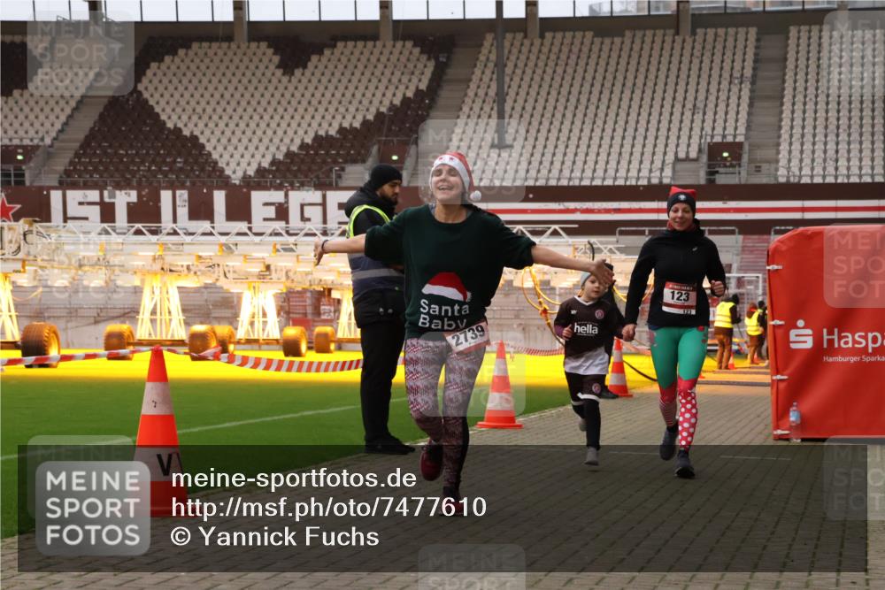 08.12.2024 - St. Pauli X-Mass-Run No. 14 Yannick Fuchs http://msf.ph/oto/7477610 08.12.2024 10:00:04 Ziel 123, 2478, 2480, 2739, 2958, 3294 meine-sportfotos.de