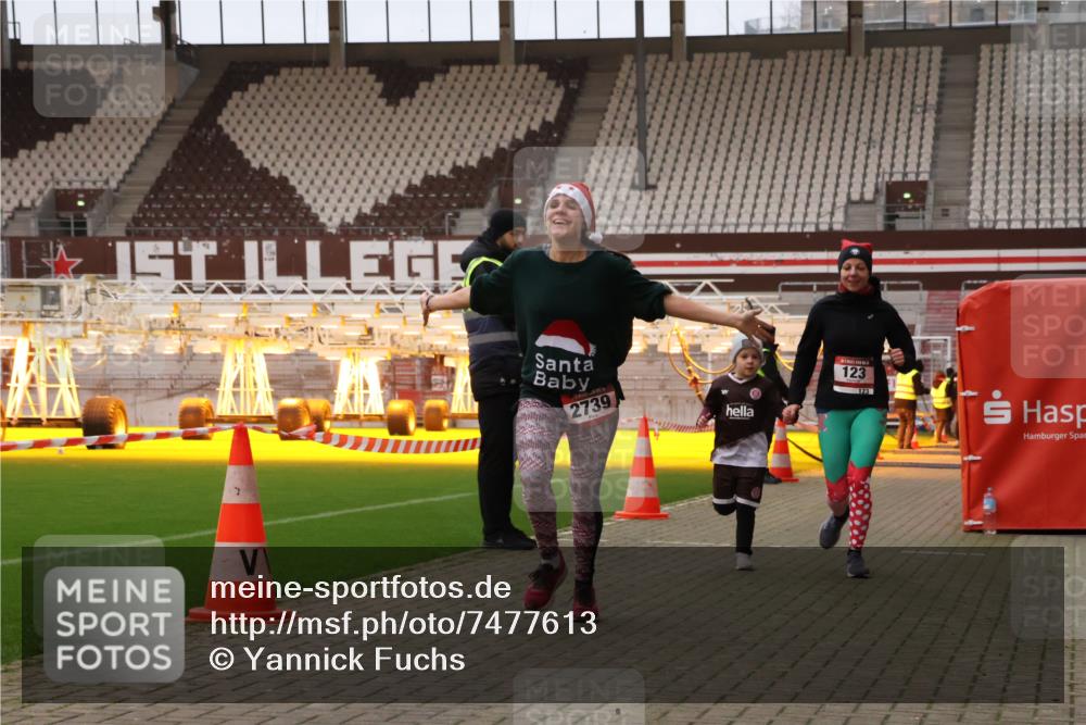 08.12.2024 - St. Pauli X-Mass-Run No. 14 Yannick Fuchs http://msf.ph/oto/7477613 08.12.2024 10:00:04 Ziel 123, 2478, 2480, 2739, 2958, 3294 meine-sportfotos.de