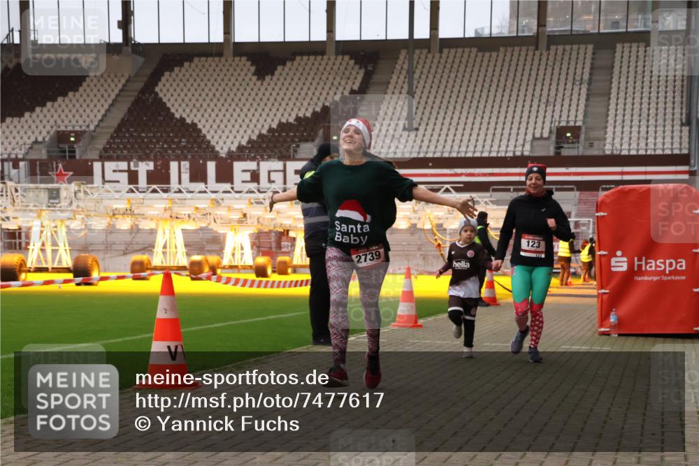 08.12.2024 - St. Pauli X-Mass-Run No. 14 Yannick Fuchs http://msf.ph/oto/7477617 08.12.2024 10:00:04 Ziel 123, 2478, 2480, 2739, 2958, 3294 meine-sportfotos.de