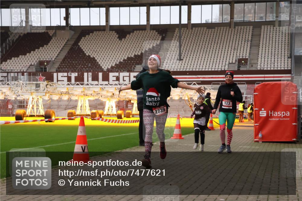 08.12.2024 - St. Pauli X-Mass-Run No. 14 Yannick Fuchs http://msf.ph/oto/7477621 08.12.2024 10:00:04 Ziel 123, 2478, 2480, 2739, 2958, 3294 meine-sportfotos.de