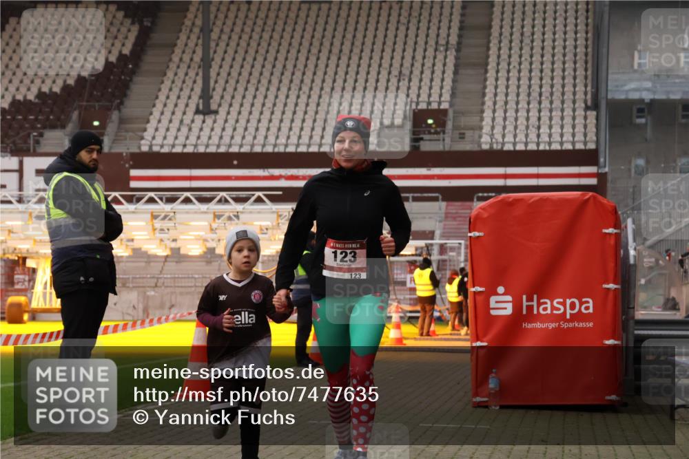 08.12.2024 - St. Pauli X-Mass-Run No. 14 Yannick Fuchs http://msf.ph/oto/7477635 08.12.2024 10:00:05 Ziel 123, 2478, 2480, 2739, 2958, 3172, 3294 meine-sportfotos.de