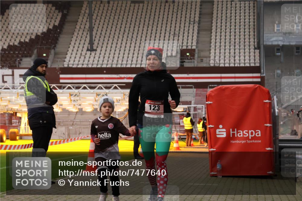 08.12.2024 - St. Pauli X-Mass-Run No. 14 Yannick Fuchs http://msf.ph/oto/7477640 08.12.2024 10:00:05 Ziel 123, 2478, 2480, 2739, 2958, 3172, 3294 meine-sportfotos.de