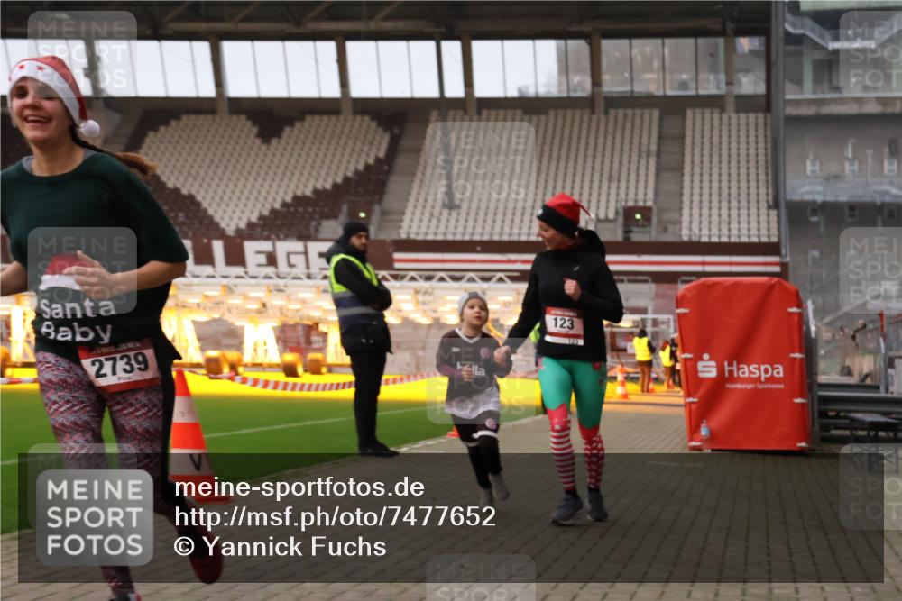 08.12.2024 - St. Pauli X-Mass-Run No. 14 Yannick Fuchs http://msf.ph/oto/7477652 08.12.2024 10:00:05 Ziel 123, 2478, 2480, 2739, 2958, 3172, 3294 meine-sportfotos.de