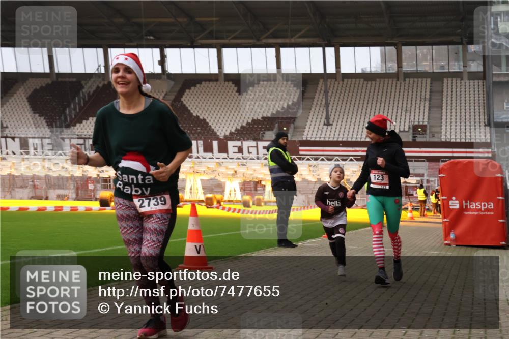 08.12.2024 - St. Pauli X-Mass-Run No. 14 Yannick Fuchs http://msf.ph/oto/7477655 08.12.2024 10:00:05 Ziel 123, 2478, 2480, 2739, 2958, 3172, 3294 meine-sportfotos.de