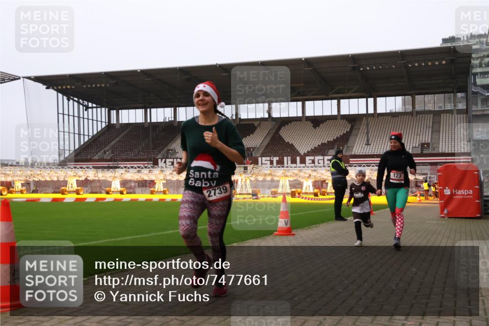 08.12.2024 - St. Pauli X-Mass-Run No. 14 Yannick Fuchs http://msf.ph/oto/7477661 08.12.2024 10:00:06 Ziel 123, 2478, 2480, 2739, 2958, 3172, 3294 meine-sportfotos.de