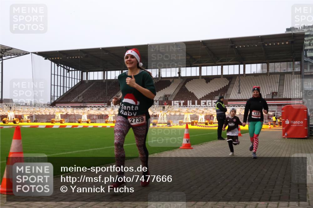 08.12.2024 - St. Pauli X-Mass-Run No. 14 Yannick Fuchs http://msf.ph/oto/7477666 08.12.2024 10:00:06 Ziel 123, 2478, 2480, 2739, 2958, 3172, 3294 meine-sportfotos.de