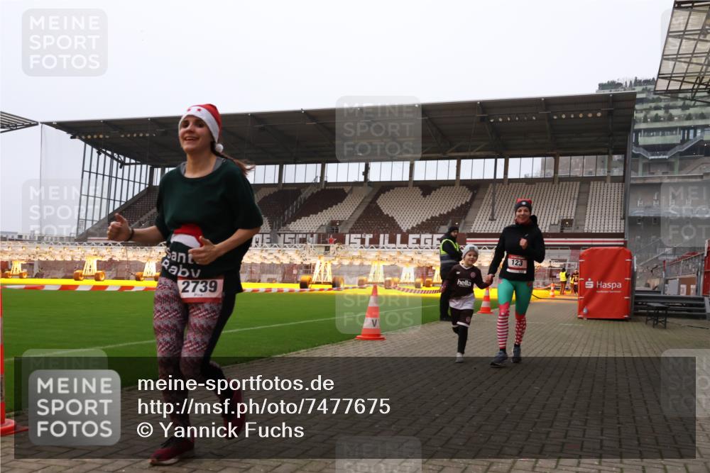 08.12.2024 - St. Pauli X-Mass-Run No. 14 Yannick Fuchs http://msf.ph/oto/7477675 08.12.2024 10:00:06 Ziel 123, 2478, 2480, 2739, 2958, 3172, 3294 meine-sportfotos.de