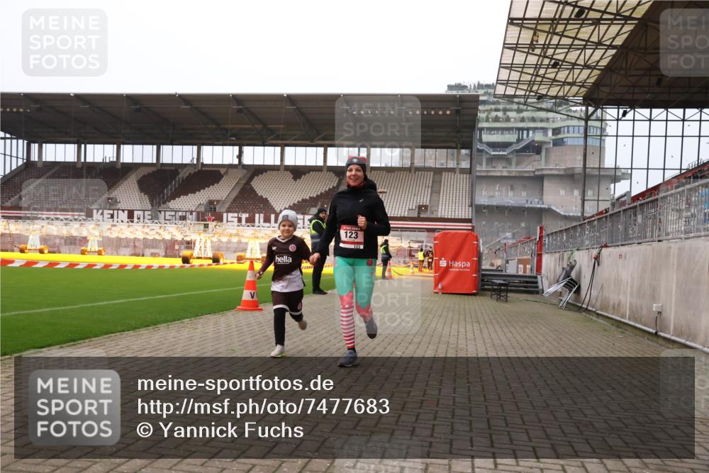08.12.2024 - St. Pauli X-Mass-Run No. 14 Yannick Fuchs http://msf.ph/oto/7477683 08.12.2024 10:00:07 Ziel 123, 2478, 2480, 2739, 2958, 3172, 3294 meine-sportfotos.de
