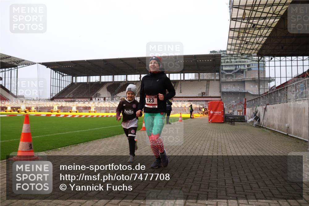 08.12.2024 - St. Pauli X-Mass-Run No. 14 Yannick Fuchs http://msf.ph/oto/7477708 08.12.2024 10:00:08 Ziel 123, 2478, 2480, 2739, 2958, 3013, 3015, 3172, 3294 meine-sportfotos.de