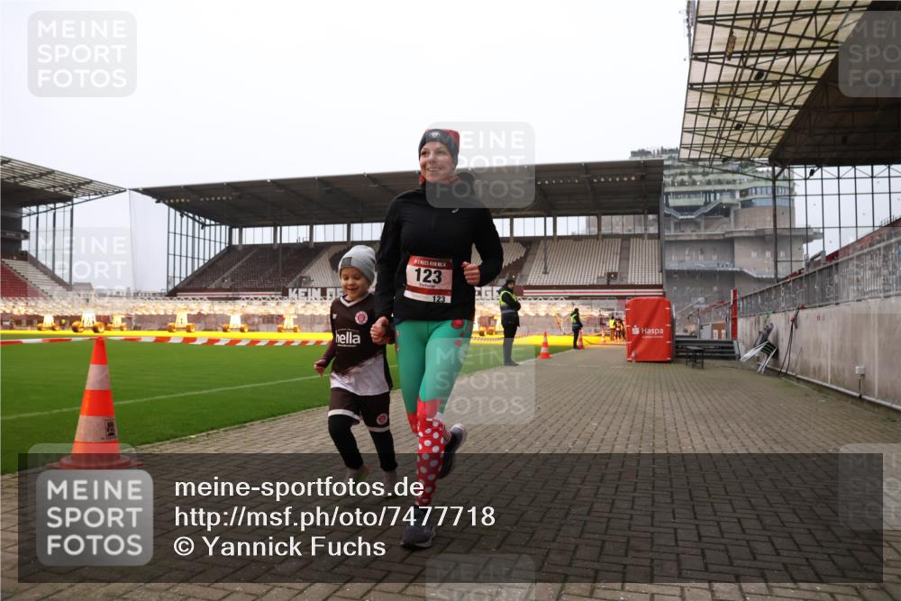 08.12.2024 - St. Pauli X-Mass-Run No. 14 Yannick Fuchs http://msf.ph/oto/7477718 08.12.2024 10:00:08 Ziel 123, 2478, 2480, 2739, 2958, 3013, 3015, 3172, 3294 meine-sportfotos.de