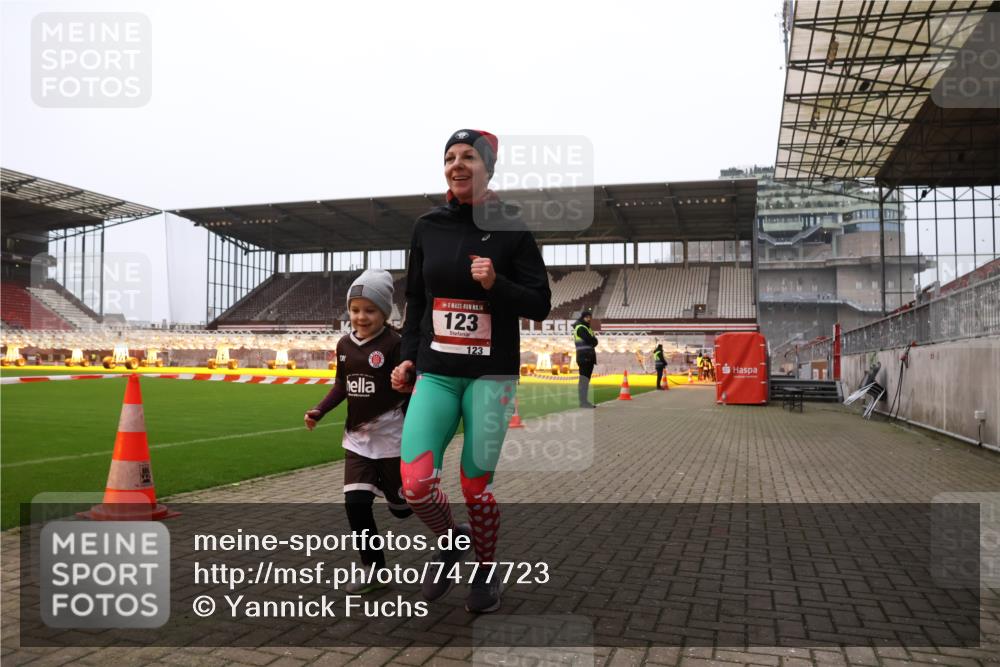 08.12.2024 - St. Pauli X-Mass-Run No. 14 Yannick Fuchs http://msf.ph/oto/7477723 08.12.2024 10:00:08 Ziel 123, 2478, 2480, 2739, 2958, 3013, 3015, 3172, 3294 meine-sportfotos.de