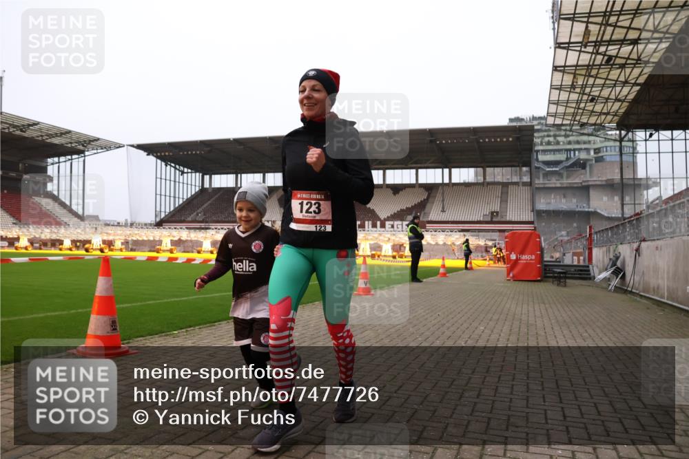 08.12.2024 - St. Pauli X-Mass-Run No. 14 Yannick Fuchs http://msf.ph/oto/7477726 08.12.2024 10:00:08 Ziel 123, 2478, 2480, 2739, 2958, 3013, 3015, 3172, 3294 meine-sportfotos.de