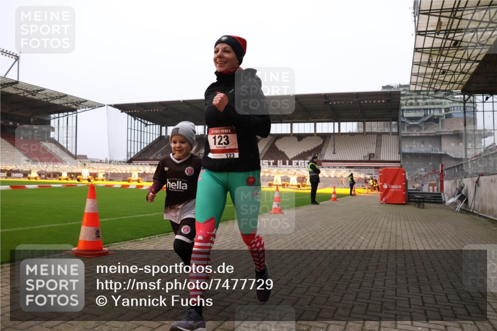 08.12.2024 - St. Pauli X-Mass-Run No. 14 Yannick Fuchs http://msf.ph/oto/7477729 08.12.2024 10:00:08 Ziel 123, 2478, 2480, 2739, 2958, 3013, 3015, 3172, 3294 meine-sportfotos.de