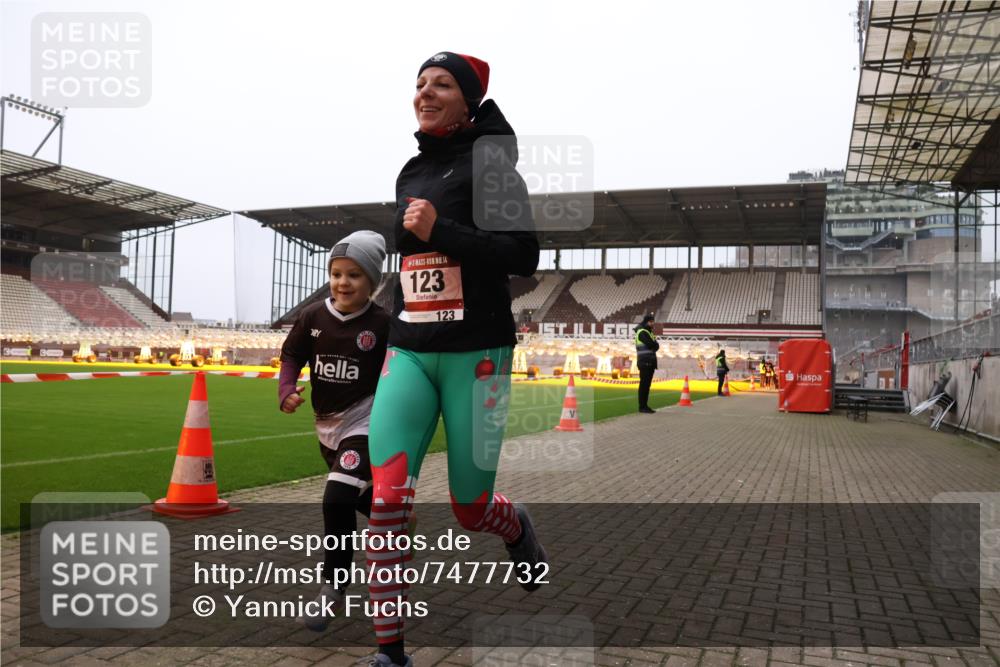 08.12.2024 - St. Pauli X-Mass-Run No. 14 Yannick Fuchs http://msf.ph/oto/7477732 08.12.2024 10:00:08 Ziel 123, 2478, 2480, 2739, 2958, 3013, 3015, 3172, 3294 meine-sportfotos.de