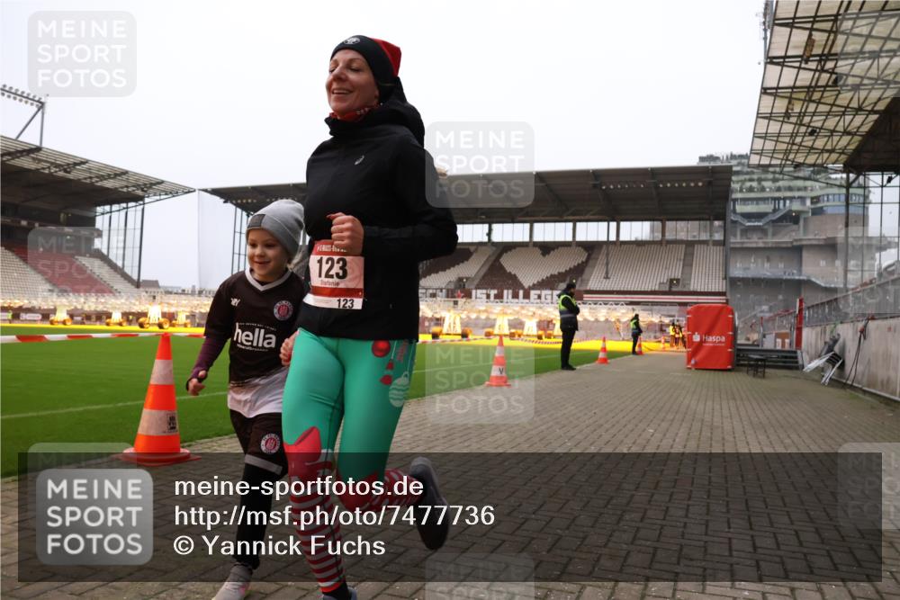 08.12.2024 - St. Pauli X-Mass-Run No. 14 Yannick Fuchs http://msf.ph/oto/7477736 08.12.2024 10:00:08 Ziel 123, 2478, 2480, 2739, 2958, 3013, 3015, 3172, 3294 meine-sportfotos.de