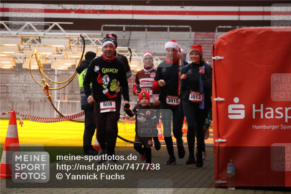 08.12.2024 - St. Pauli X-Mass-Run No. 14 Yannick Fuchs http://msf.ph/oto/7477738 08.12.2024 10:00:18 Ziel 174, 259, 484, 608, 3013, 3015, 3170, 3172 meine-sportfotos.de