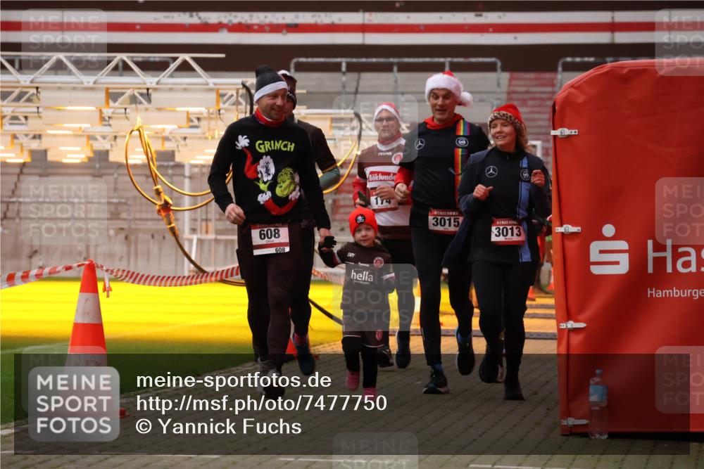 08.12.2024 - St. Pauli X-Mass-Run No. 14 Yannick Fuchs http://msf.ph/oto/7477750 08.12.2024 10:00:19 Ziel 174, 259, 484, 608, 3013, 3015, 3170, 3172 meine-sportfotos.de