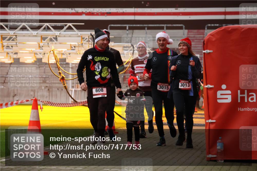 08.12.2024 - St. Pauli X-Mass-Run No. 14 Yannick Fuchs http://msf.ph/oto/7477753 08.12.2024 10:00:19 Ziel 174, 259, 484, 608, 3013, 3015, 3170, 3172 meine-sportfotos.de